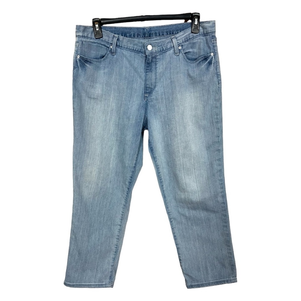 Calvin Klein Jeans Light Wash Cropped Boyfriend Jeans Size 32